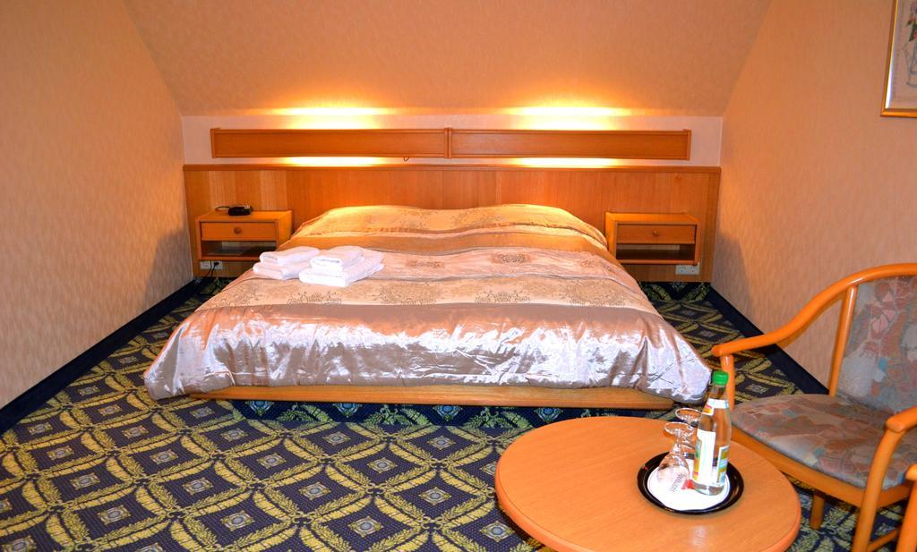 Sankt Kilian Hotel Zum Goldenen Hirsch מראה חיצוני תמונה
