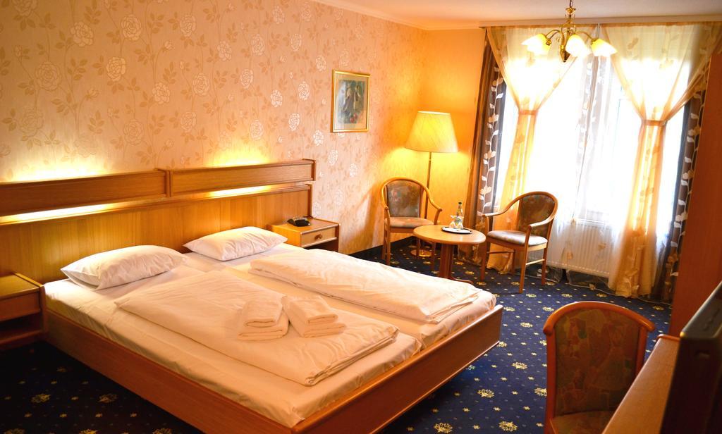 Sankt Kilian Hotel Zum Goldenen Hirsch מראה חיצוני תמונה