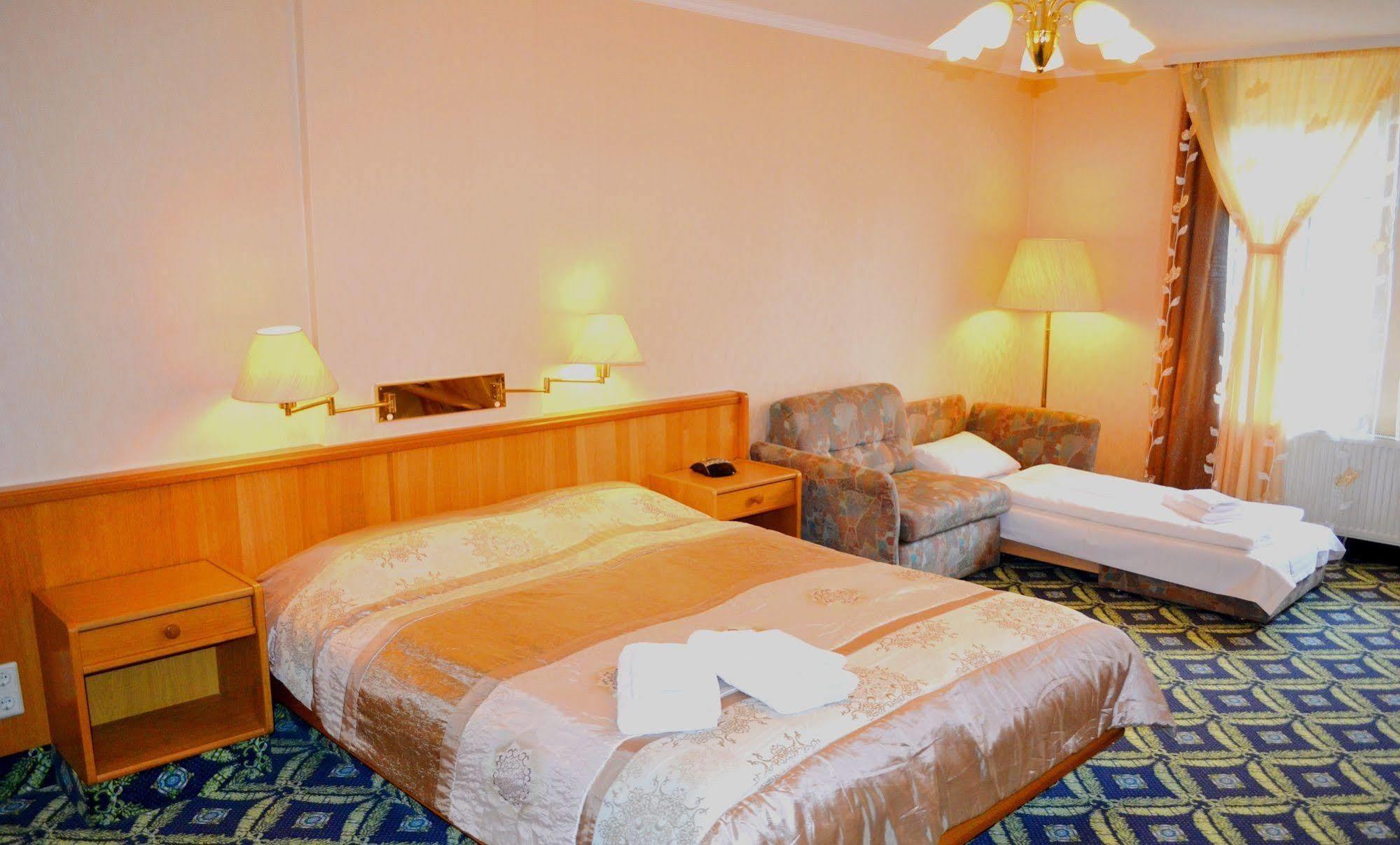 Sankt Kilian Hotel Zum Goldenen Hirsch מראה חיצוני תמונה