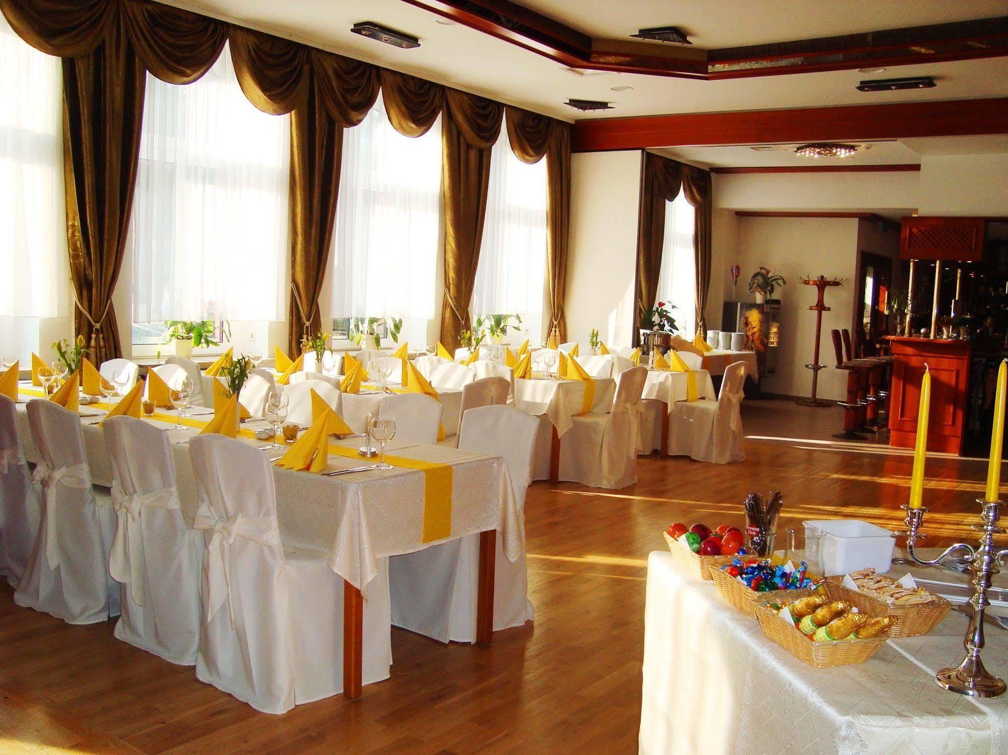 Sankt Kilian Hotel Zum Goldenen Hirsch מראה חיצוני תמונה