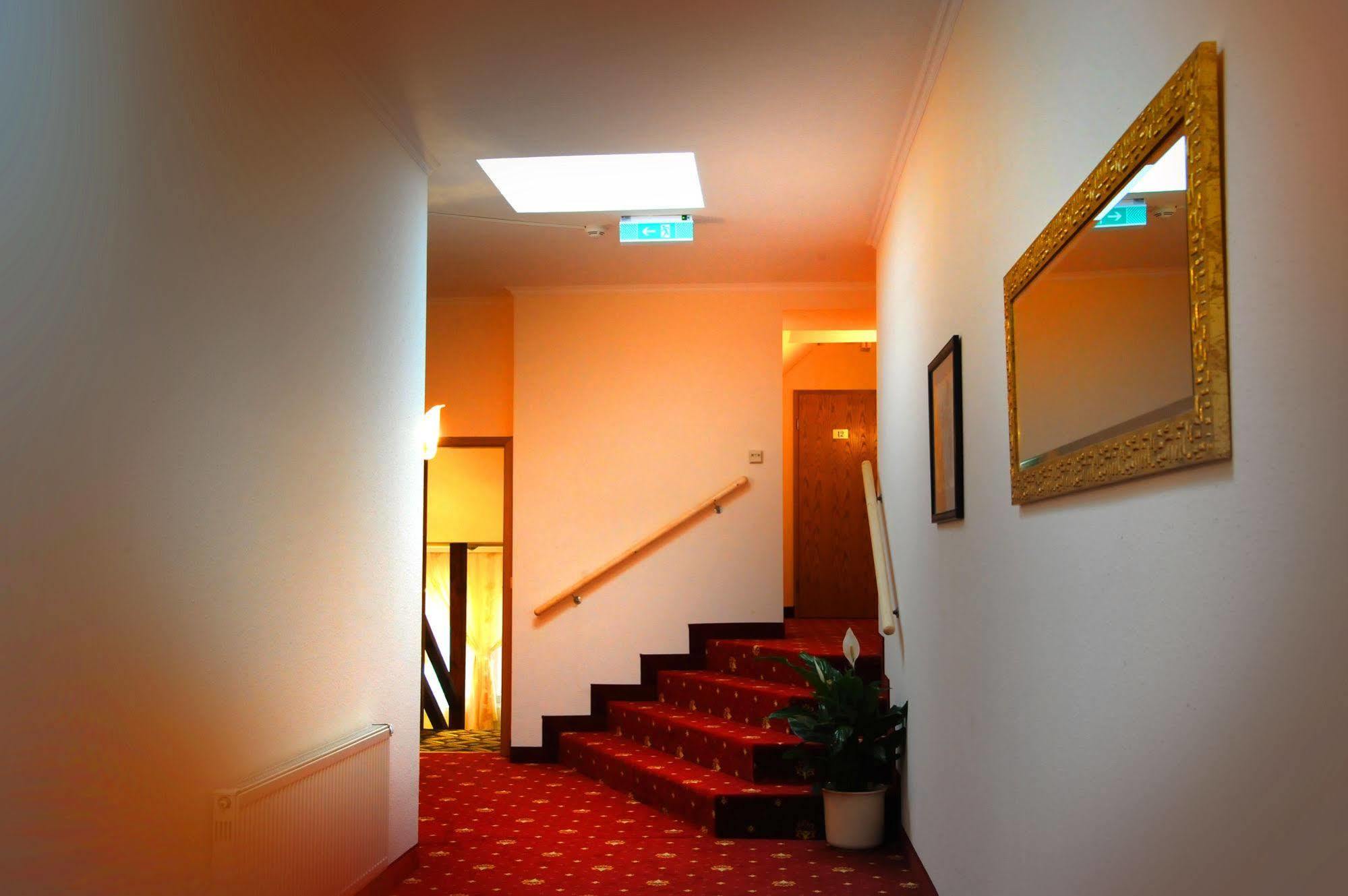 Sankt Kilian Hotel Zum Goldenen Hirsch מראה חיצוני תמונה
